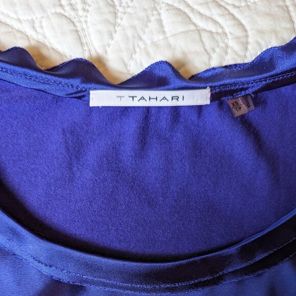 Tahari sleeveless satiny top- Size XS Great Condition - Picture 6 of 12